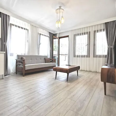2 + 1 In The Center Of With Sea View. Super Location 公寓