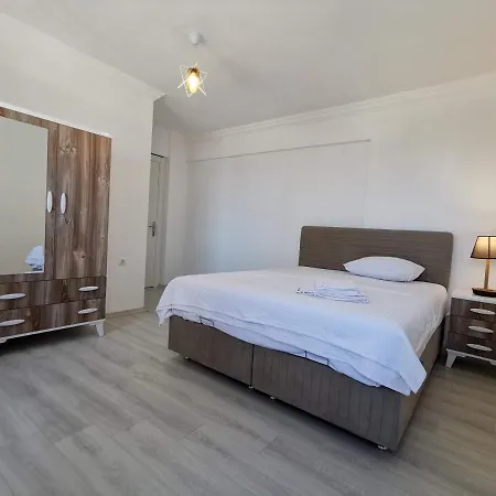 2 + 1 In The Center Of With Sea View. Super Location 达特恰