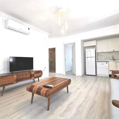 2 + 1 In The Center Of With Sea View. Super Location 公寓 *
